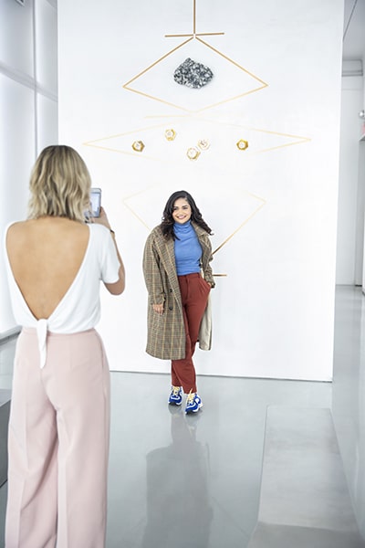 Karli Henriquez being photographed by a friend