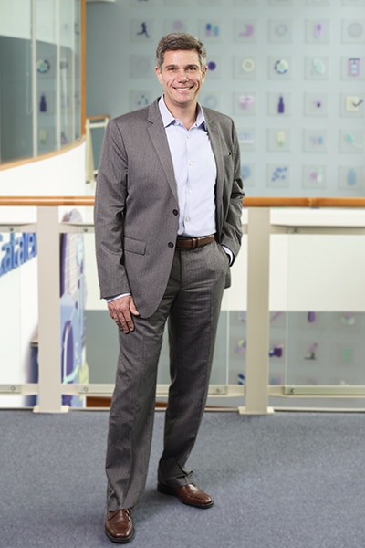 Ricardo Pravda, CHRO, Catalent, portrait full body standing