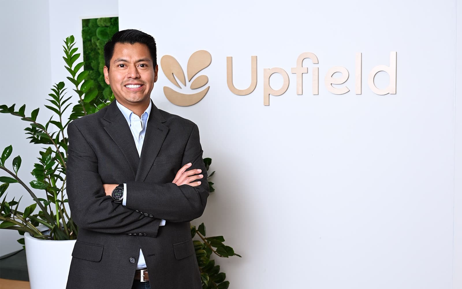 Byron Alvarez. Upfield