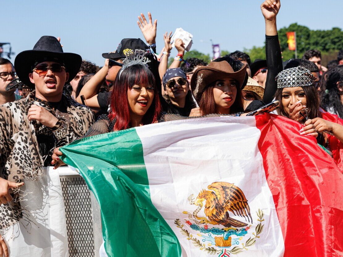 Chicago Latinos Defy Midway Raids at Record Sueños Turnout